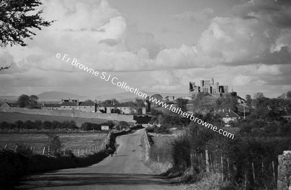 APPROACHING TOWN FROM SOUTH FROM CAHIR ROAD